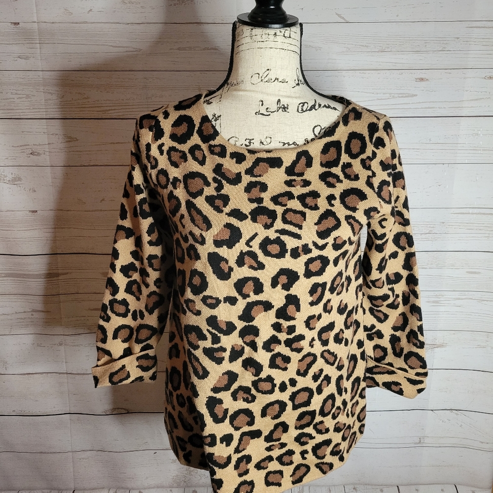 Tahari new with tag cheetah leopard sweater small